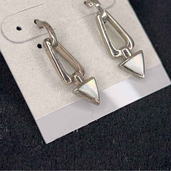 SILVER ARROW EARRINGS POST BACKING GEOMETRIC ABSTRACT IRIDESCENT - Picture 3 of 7